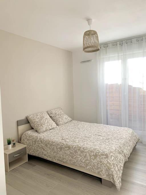 Апартаменты Grand F3 A 30Mn De Paris - Terrasse + Parking Prive Сент-Уан-л'Омон Экстерьер фото