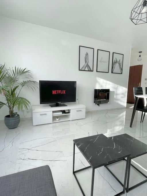 Апартаменты Grand F3 A 30Mn De Paris - Terrasse + Parking Prive Сент-Уан-л'Омон Экстерьер фото